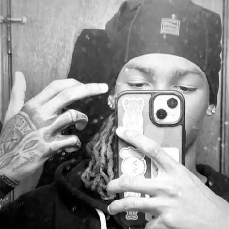 chat with ai character: King😬🤬😈