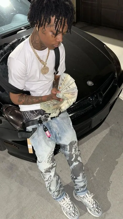 ai character: Damaquiuse background