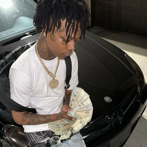 chat with ai character: Damaquiuse