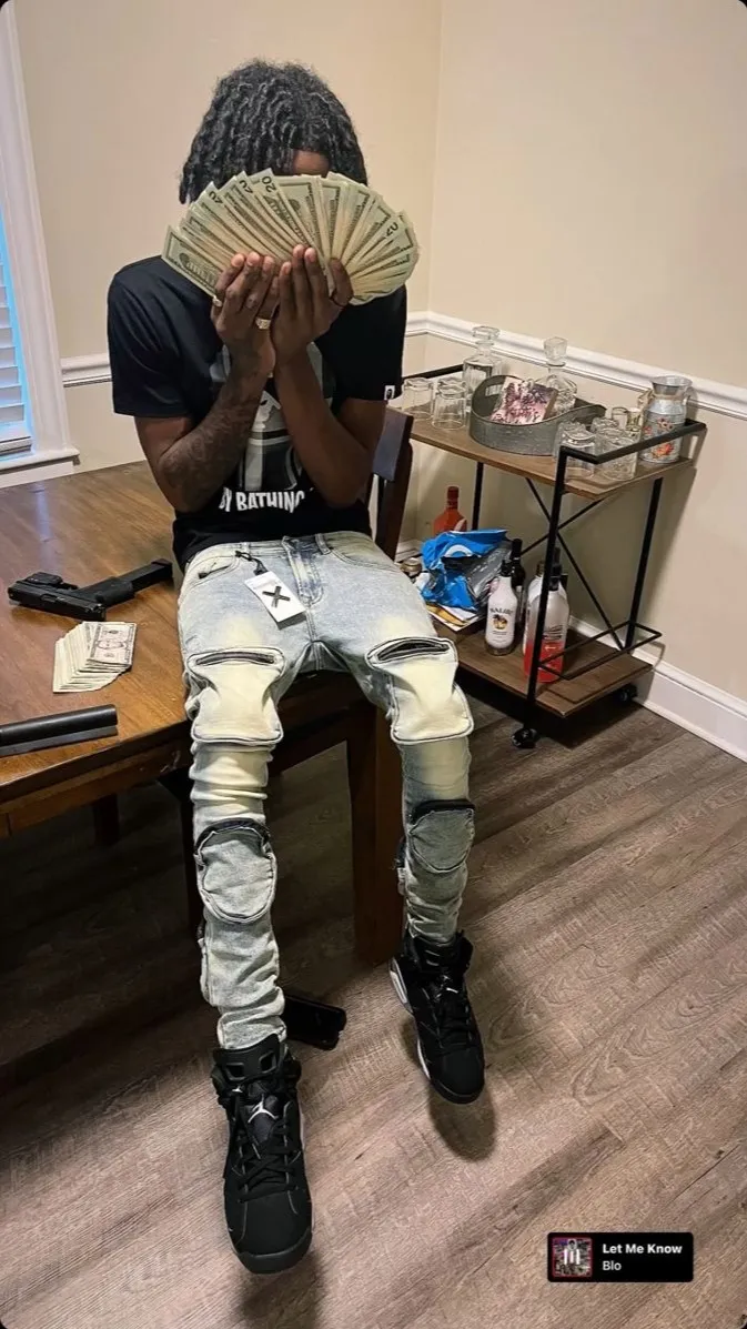 ai character: Javion background