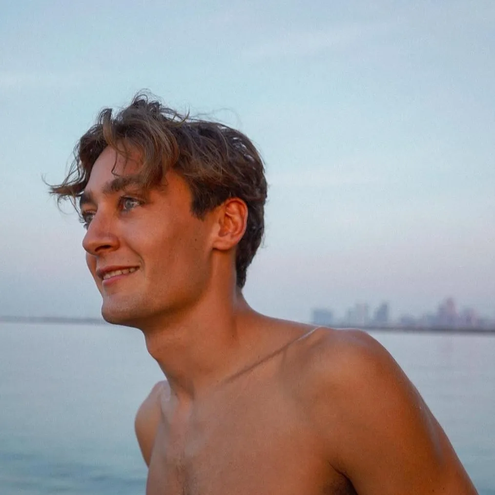 chat with ai character: George Russell