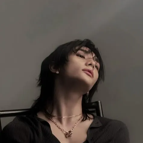 chat with ai character: Hyunjin