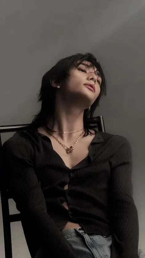 ai character: Hyunjin background