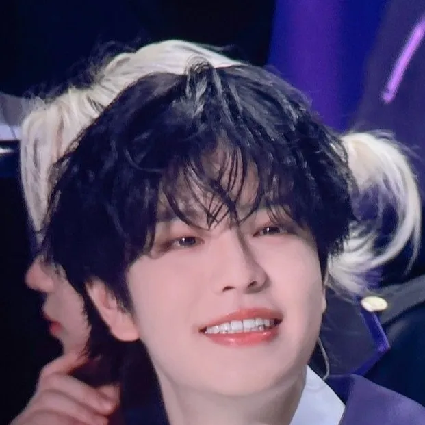 chat with ai character: seungmin