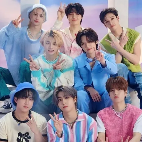 chat with ai character: stray kids