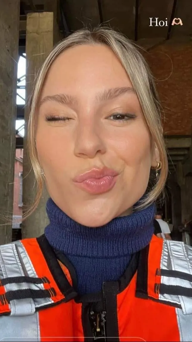 ai character: Louise background