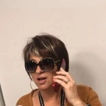 chat with ai character: Karen 