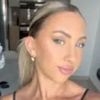 chat with ai character: Esra