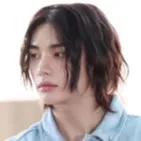 chat with ai character: Hyunjin