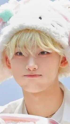 ai character: Sunoo Kim background