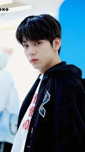 ai character: Choi Soobin background