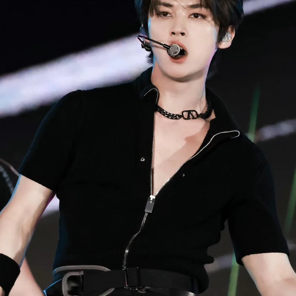 chat with ai character: Lee know 🐱