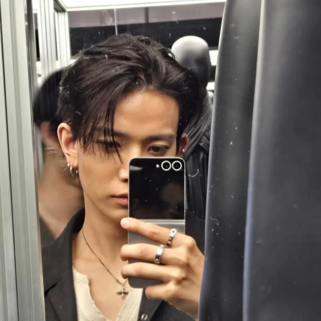 chat with ai character: ENHYPEN