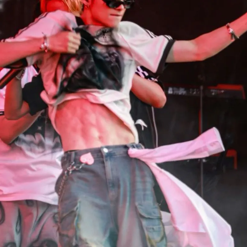 chat with ai character: Ni-ki