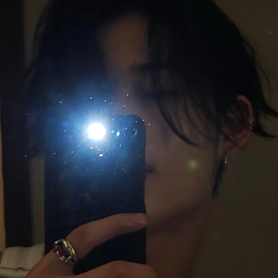 chat with ai character: ENHYPEN 