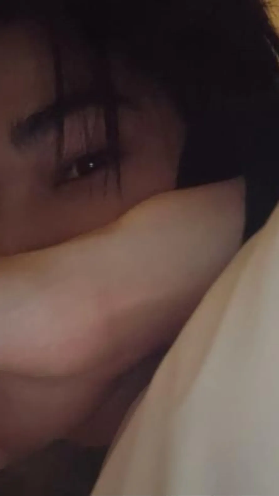 ai character: Ni-ki🥀💋 background