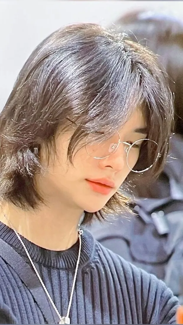 ai character: Hwang family background