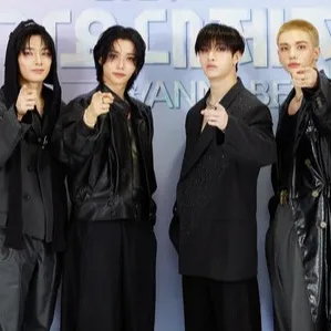 chat with ai character: STRAYKIDS