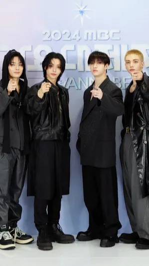 ai character: STRAYKIDS background