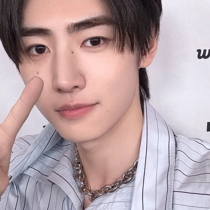 chat with ai character: Jin