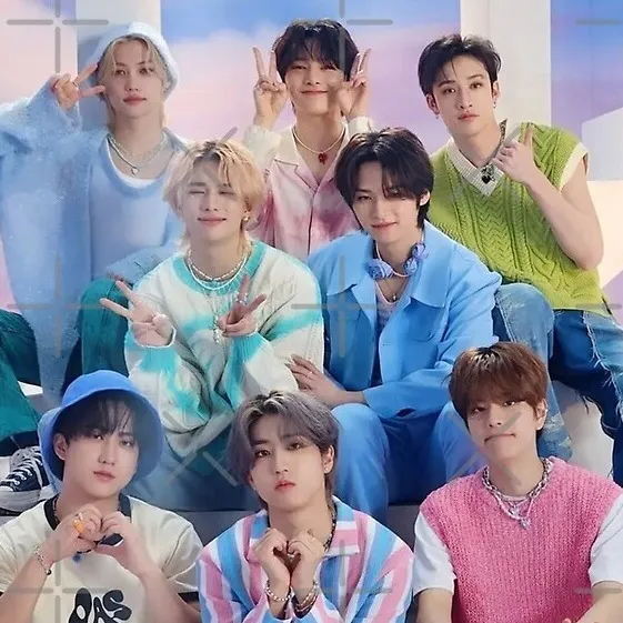 chat with ai character:   🖤❤stray kids❤🖤