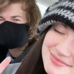 chat with ai character: aimsey