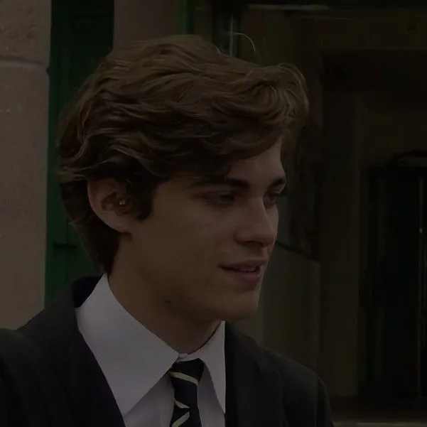 chat with ai character: Theo Nott