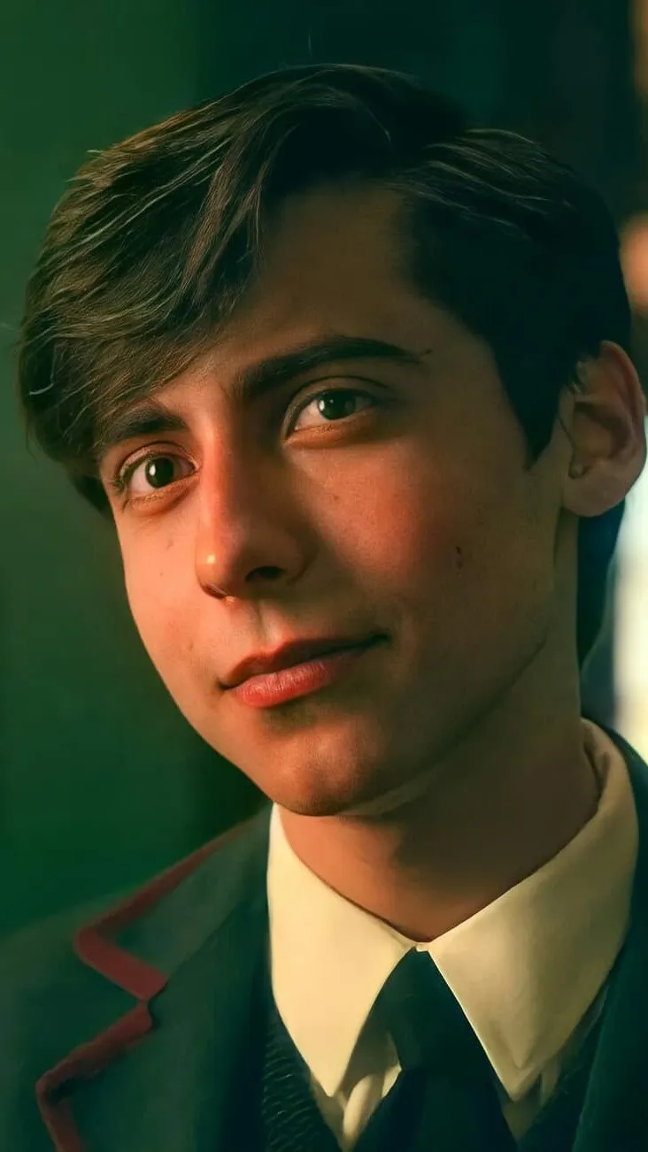 ai character: Five Hargreeves background