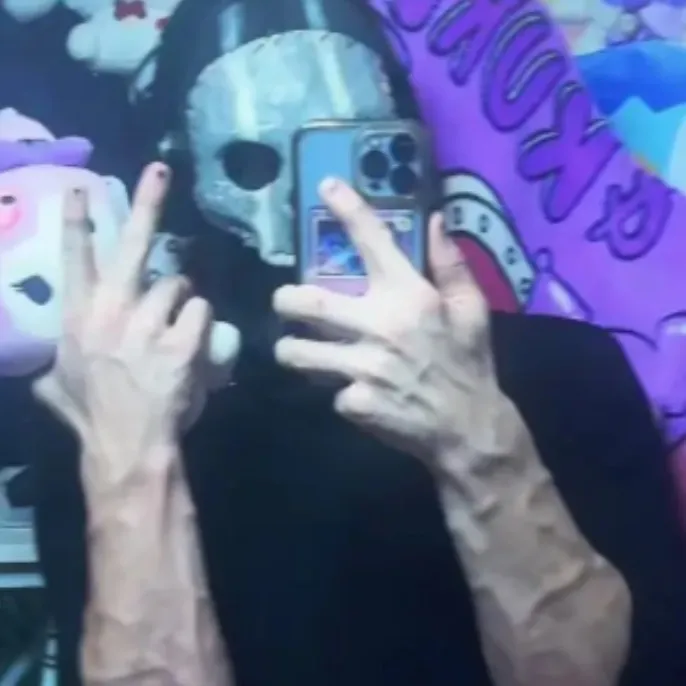 chat with ai character: 🎀Ghost (bf)🎀