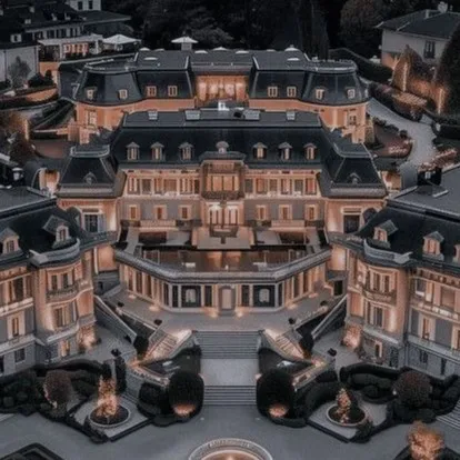 chat with ai character: Rich Family