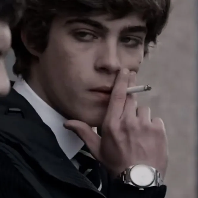 chat with ai character: Theo x yn