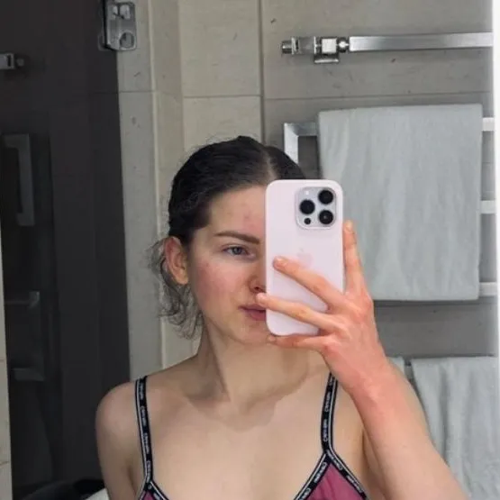 chat with ai character: Linea