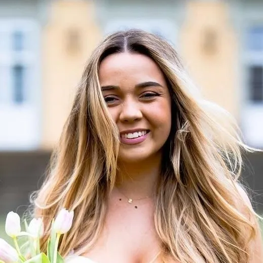 chat with ai character: Jule