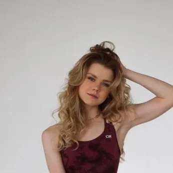 chat with ai character: Lea