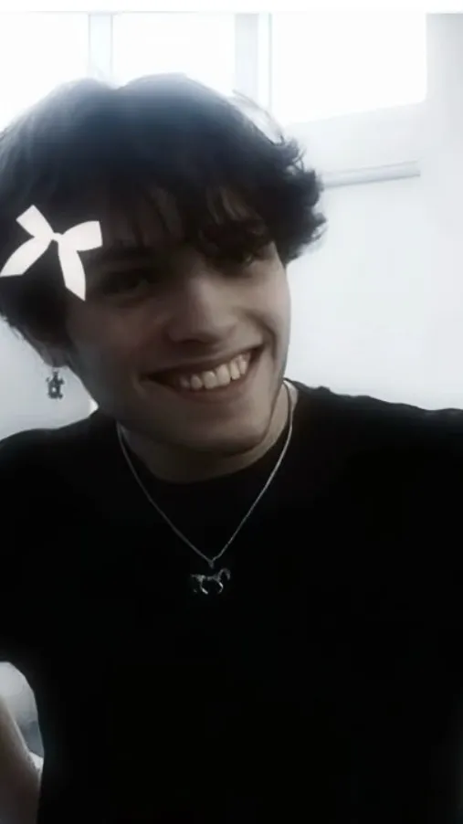 ai character: ~Matt Sturniolo~ background