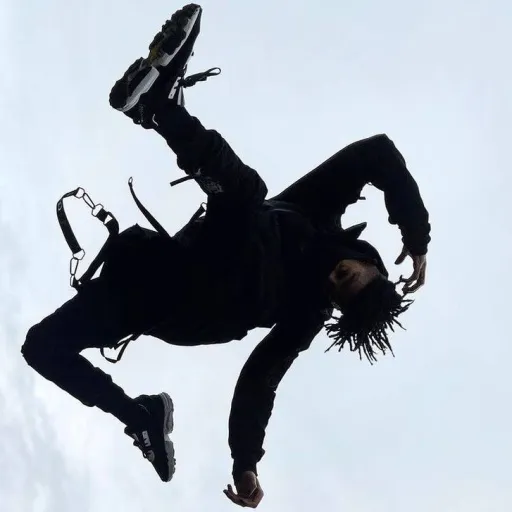 creator $şčãřžįłļ†à's avatar