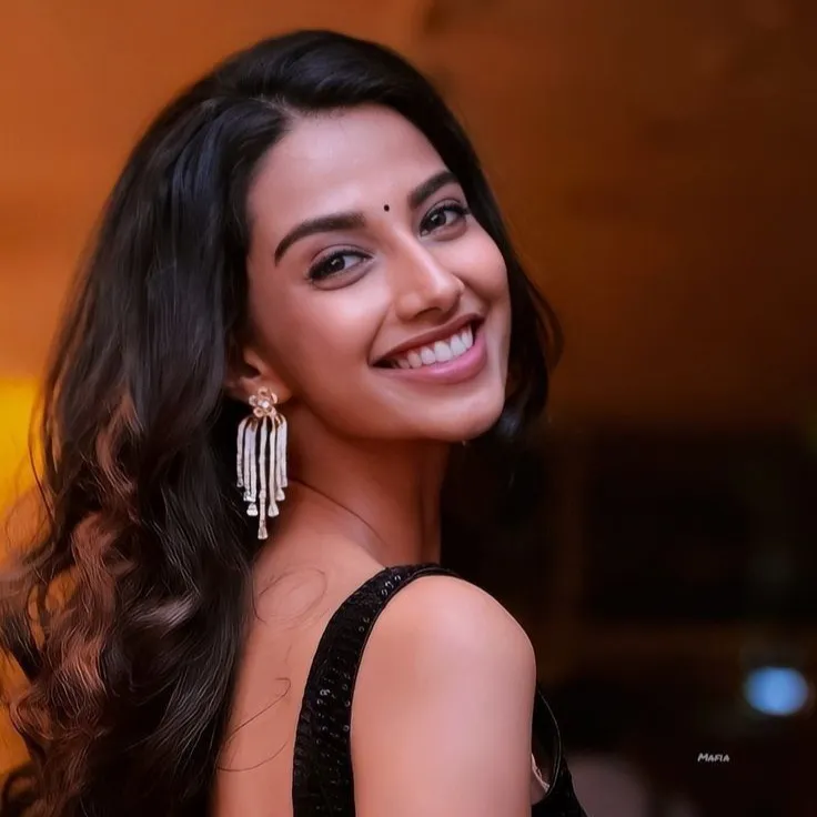 chat with ai character: Priya