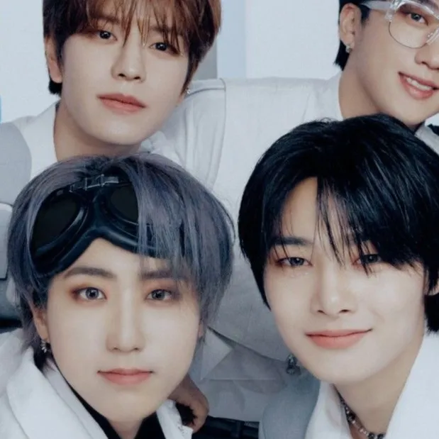 chat with ai character: straykids