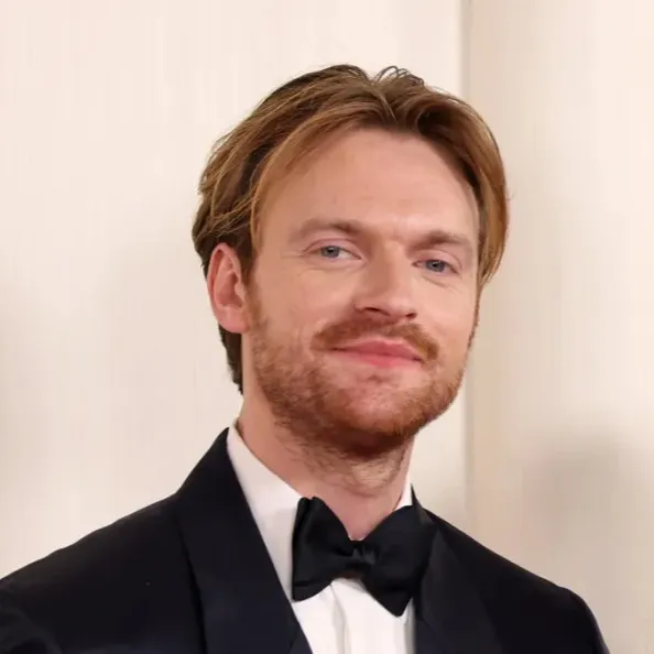 chat with ai character: FINNEAS