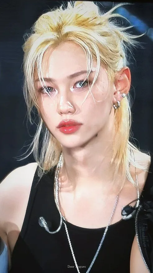 ai character: Lee Felix background