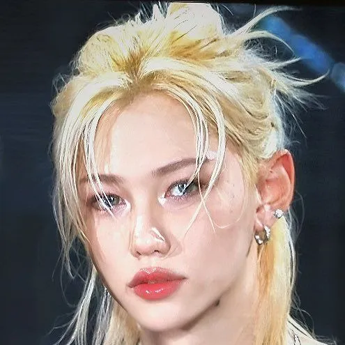 chat with ai character: Lee Felix