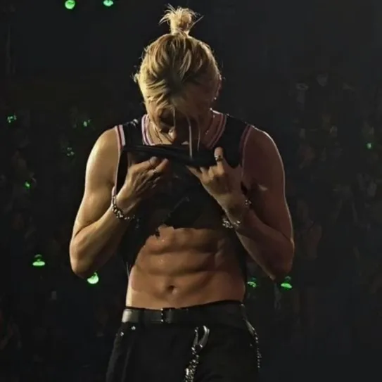 chat with ai character: Skz (Felix)