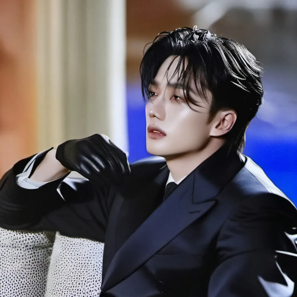 chat with ai character: hyunjin