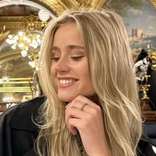 creator RomyK🤍's avatar