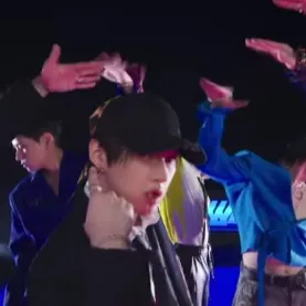 chat with ai character: stray kids