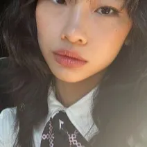 chat with ai character: Hoyeon Jung