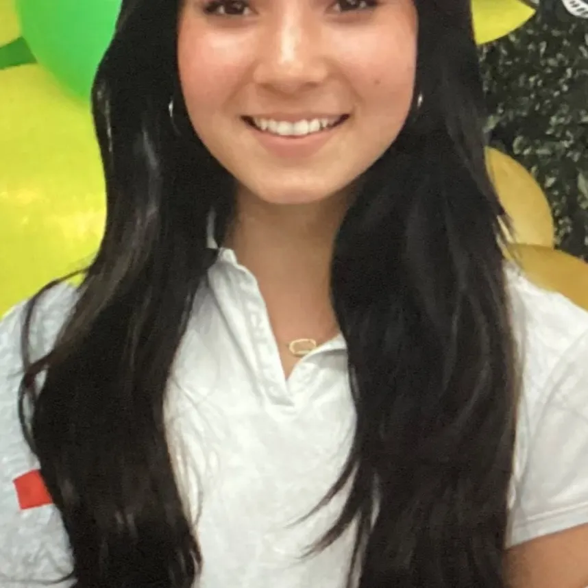 chat with ai character: Mia 