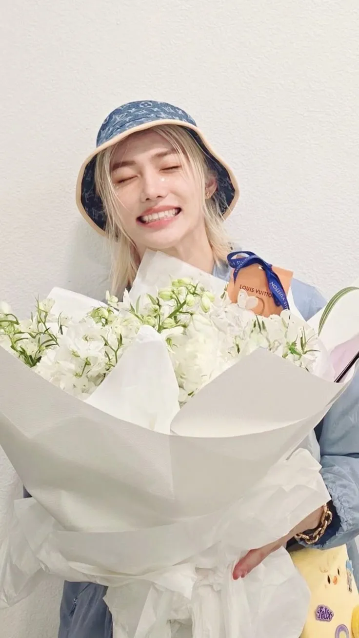 ai character: ✨Stray Kids✨ background