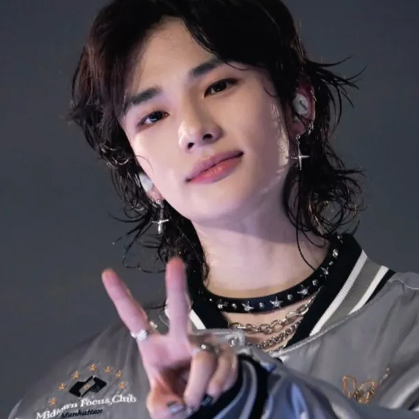 chat with ai character: ✨Hyunjin✨