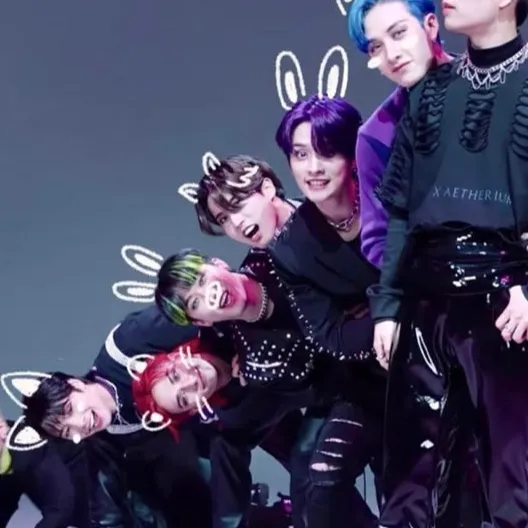 chat with ai character: ✨Stray kids✨